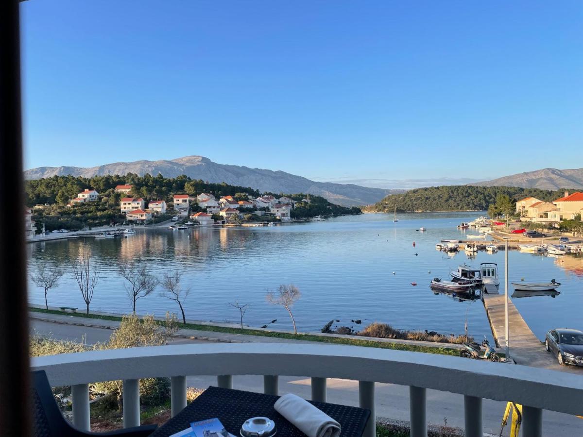 Apartments Ana By The Sea Lumbarda Exterior photo