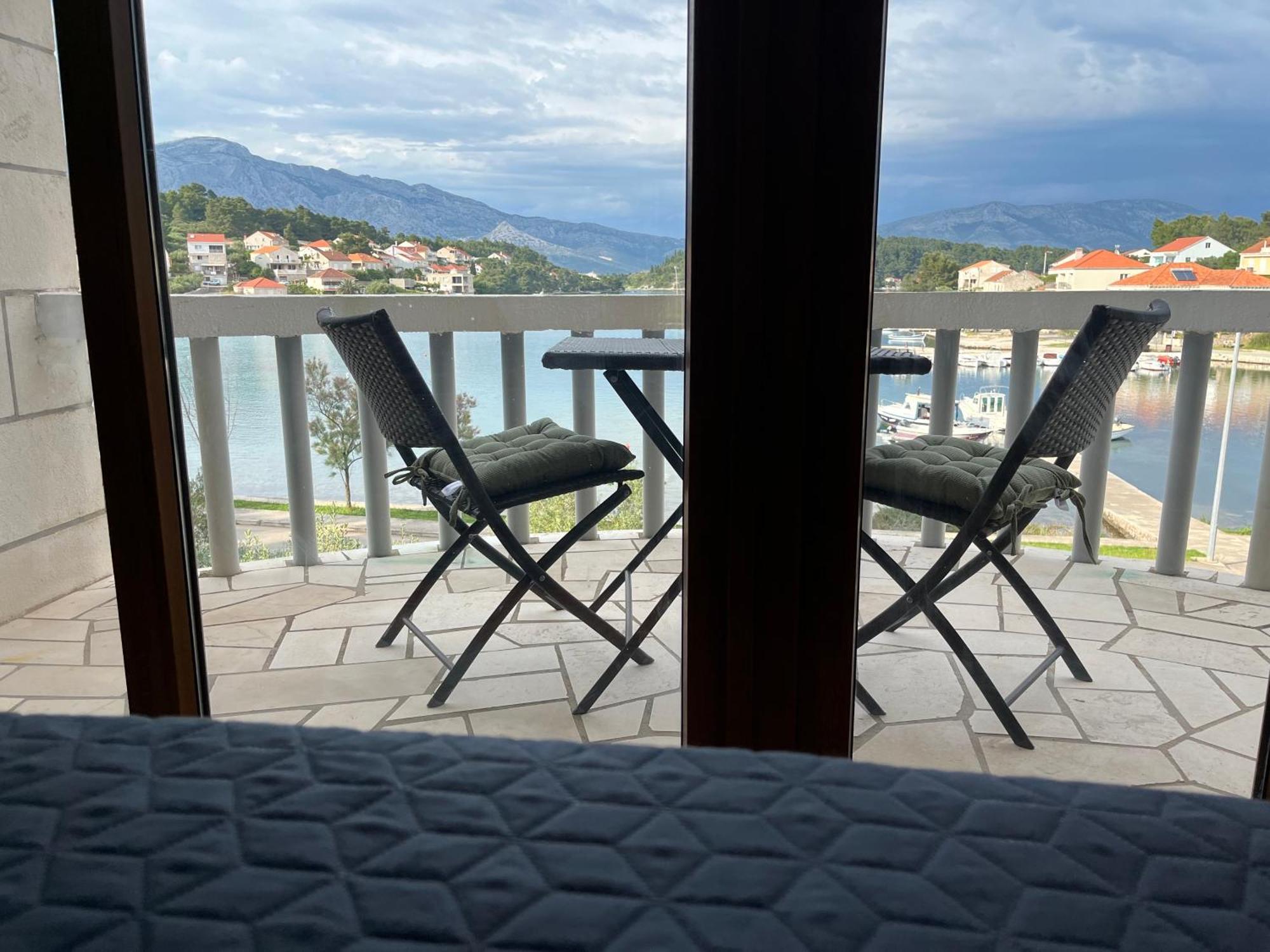 Apartments Ana By The Sea Lumbarda Exterior photo